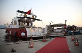 Kuşadası Teknede Doğum Günü Organizasyon