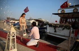 Kuşadası Yer Volkanı Gösterisi